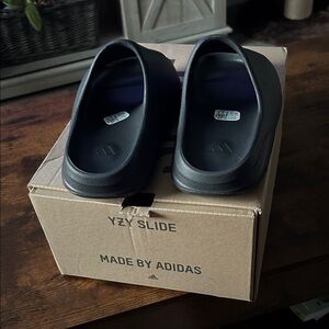 Adidas Yeezy Slide in Dark Gray